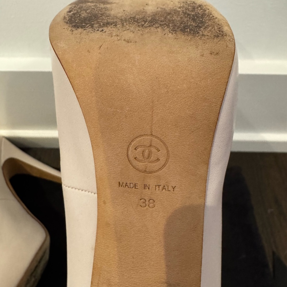 CHANEL Women's Silver and Cream Heels - Picture 6 of 9